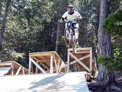 cycles et nature a vallnord pour la dh cup